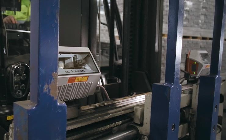 leuze-gaffelscannerne-sender-data-direkte-til-truckens-tactile-terminal
